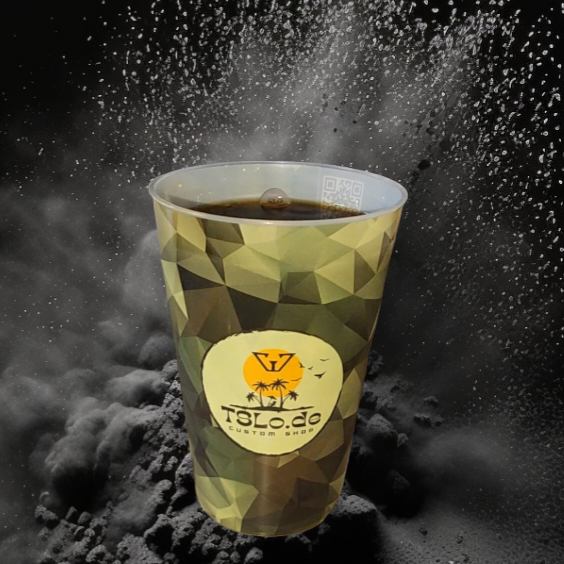 Bärencup TSLo.de Partybecher mit Tarnmuster Coca-Cola Füllung 0,5l | TSLo.de