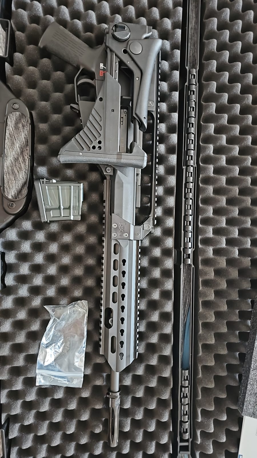 Heckler und Koch HK243 STar im Kaliber .223rem mit eingeklappter Schulterstütze | TSLo.de