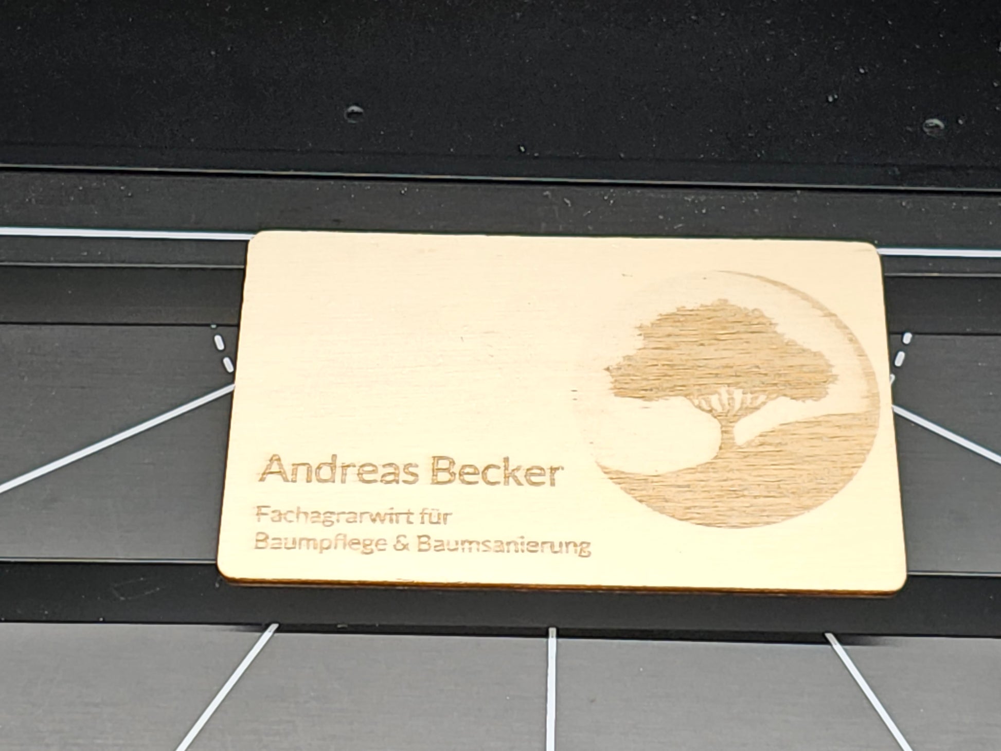 individuelle Visitenkarten aus Holz belasert | Lima Laser Line | TSLo.de